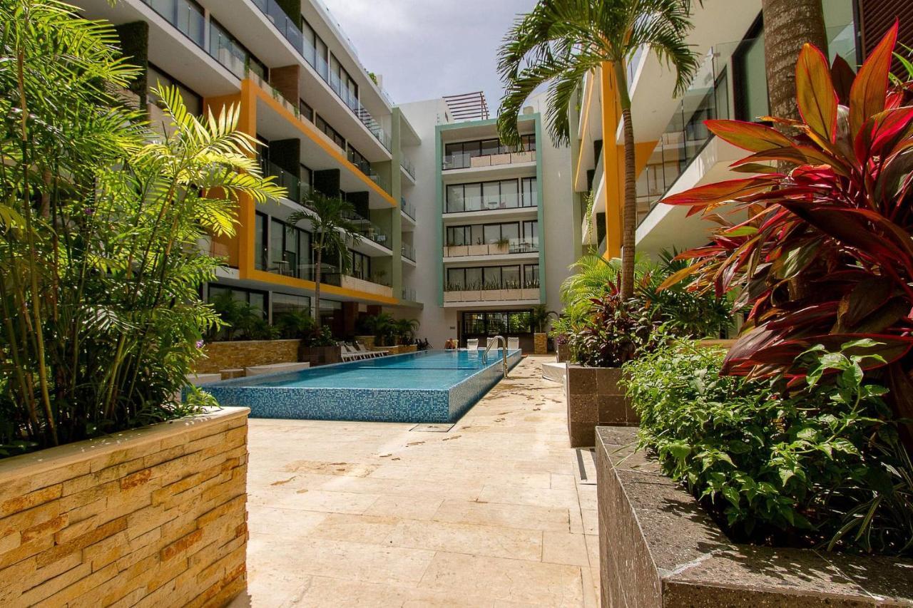 Close To 5th Av. W/ Amazing Roof Pool View, Gym, And More!