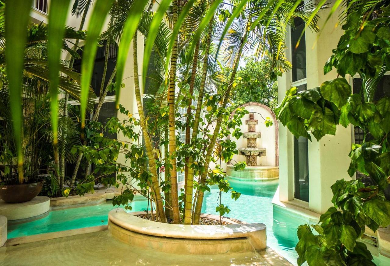 Royal Palms 10