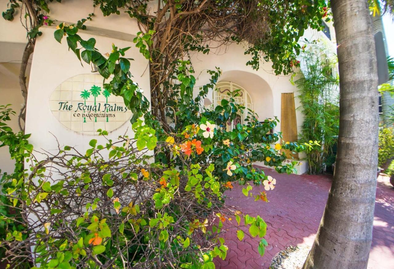 Royal Palms 10 *