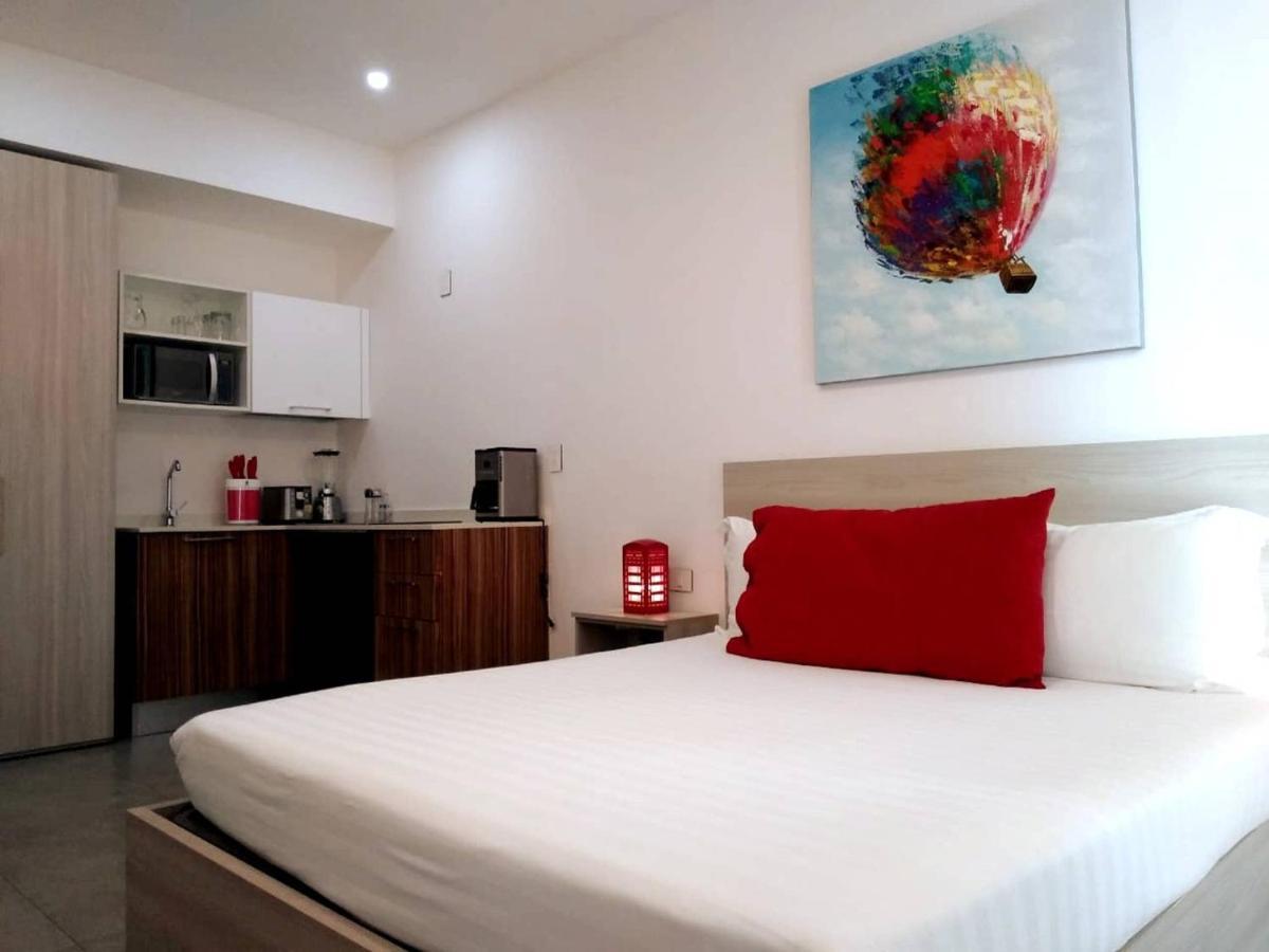 Close To 5th Av. W/ Amazing Roof Pool View, Gym, And More! *