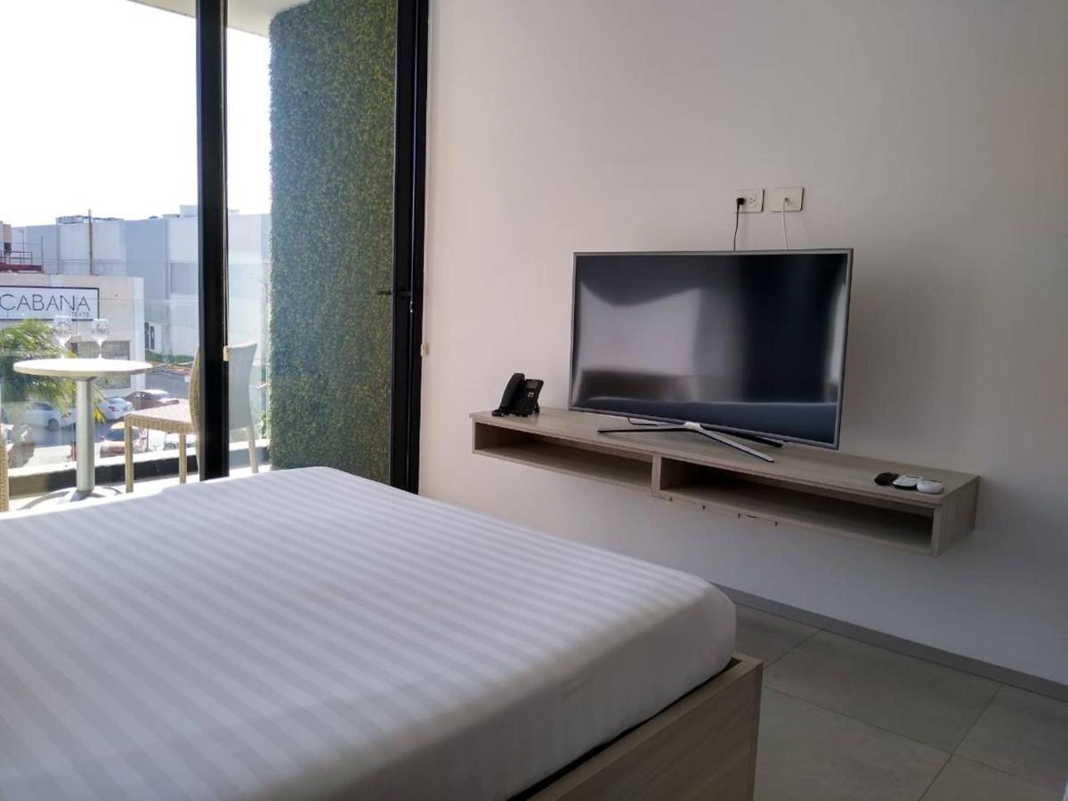 Close To 5th Av. W/ Amazing Roof Pool View, Gym, And More! Holiday home
