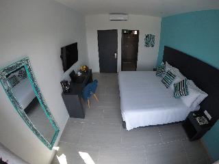 V10 Hotel 4*