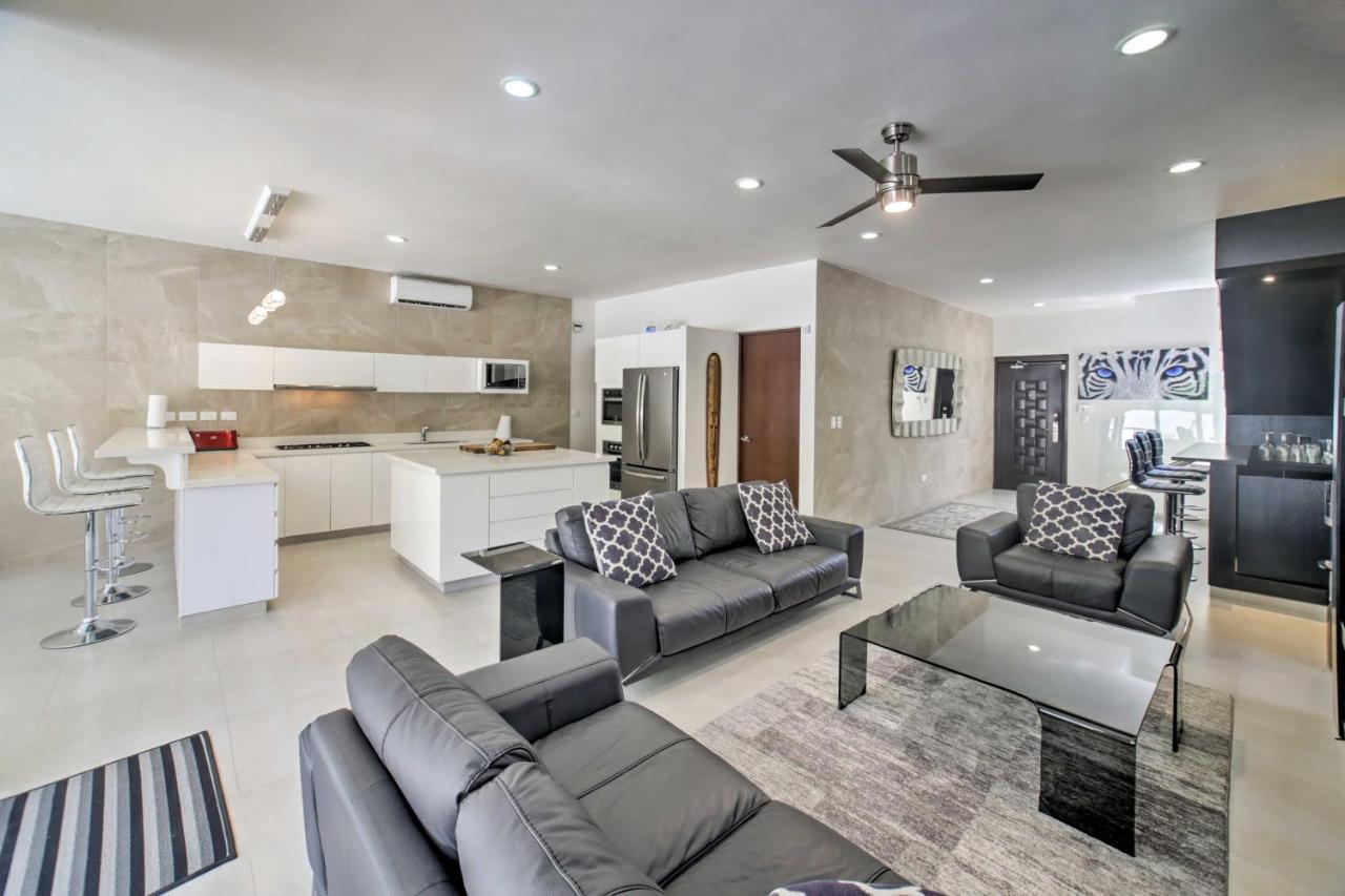Luxe With Pool - Walk To *
