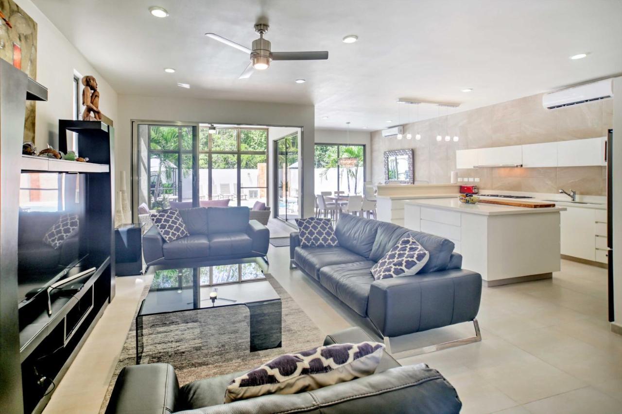 Luxe With Pool - Walk To