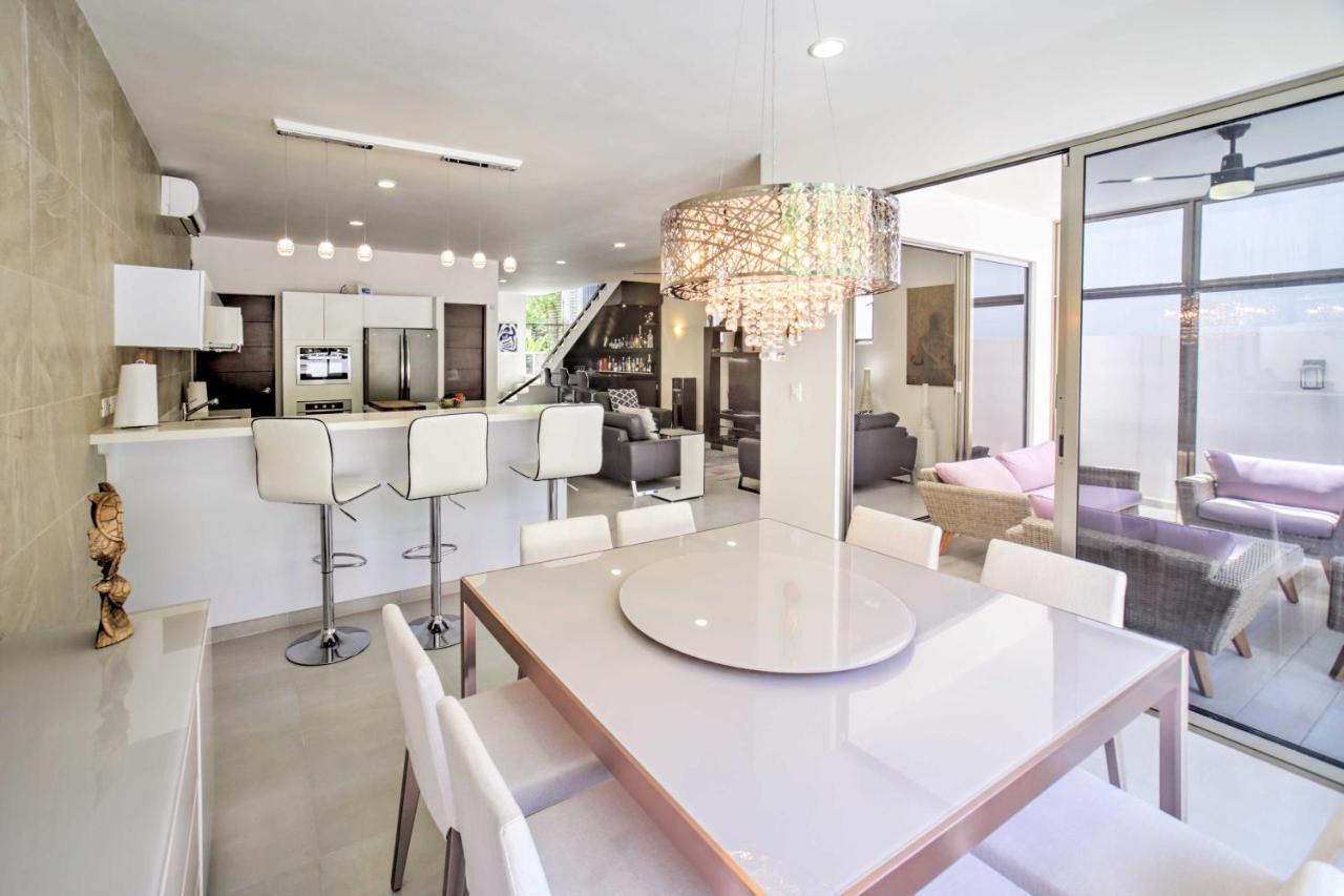 Holiday home Luxe With Pool - Walk To