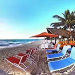 We Uniq Hotel El Carmen