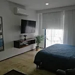 Menesse mitdtown2 , AVE 25TH
