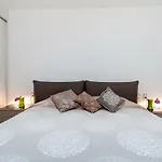 Trendy Designer Apartment In The 5Th Avenue