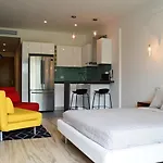 Brand New! Fully Equipped Studio Right On 5Th Ave