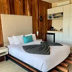 Polo 15 Suites