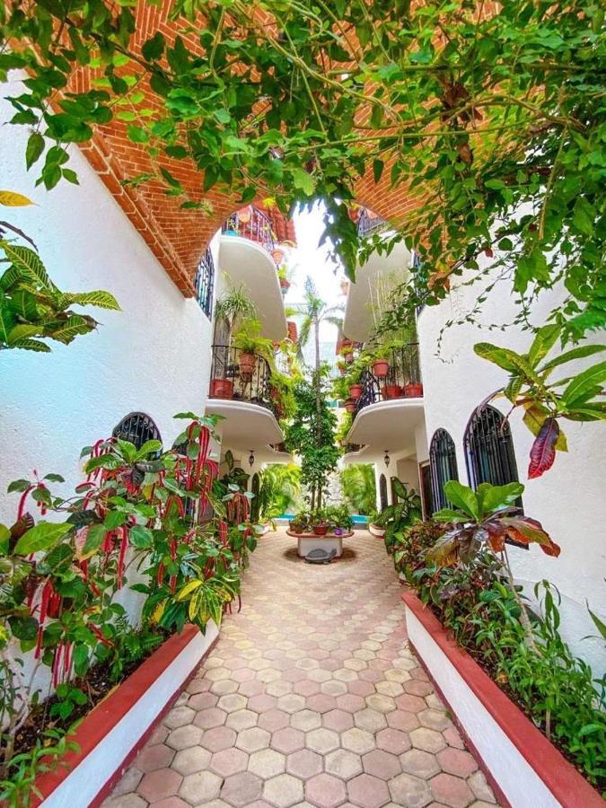 W/ Prime Location Mexican Colonial Style Apartment