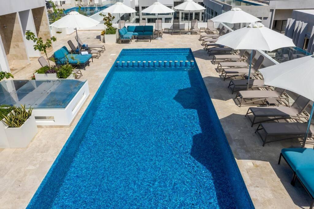 Ipana Condo, Rooftop Pools, Gym, Walk To Appartement *