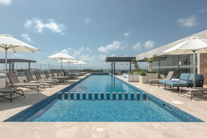 Appartement Ipana Condo, Rooftop Pools, Gym, Walk To *