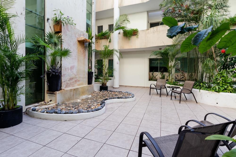Encanto Riviera Aparthotel