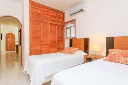 Ideal Family & Friend Trip, Gated Area With Pool Onsite * Playa del Carmen