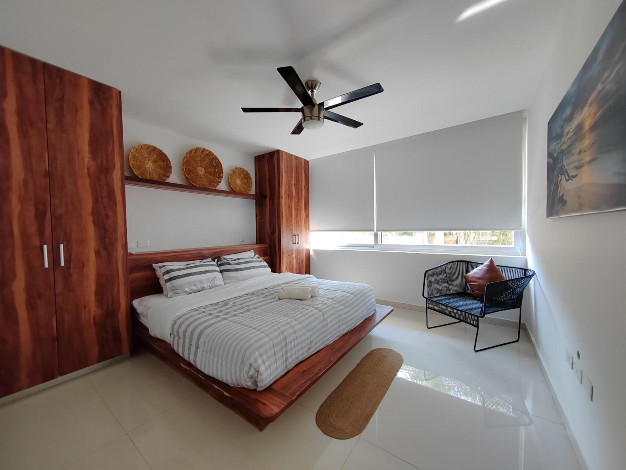 Centrally Located Steps Away From 5th Avenue And The Beach! By.yeah *