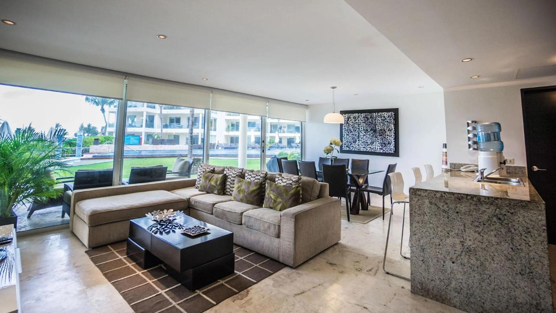 Aparthotel The Elements Oceanfront & Beachside