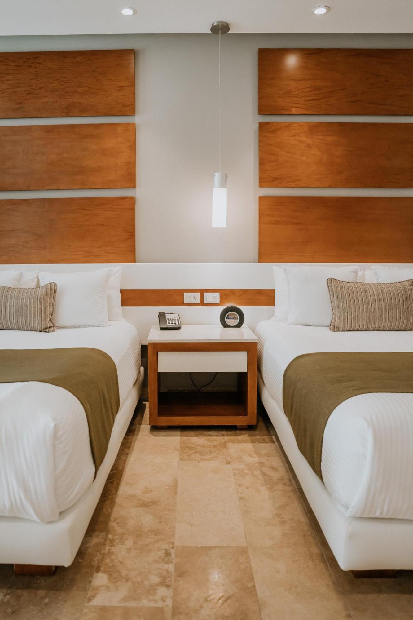 The Reef 28 & (adults Only) Hotel