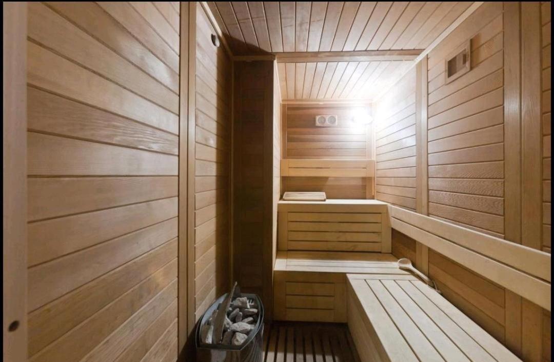 Aparthotel Aura With Balcony, Pool, Gym & Sauna