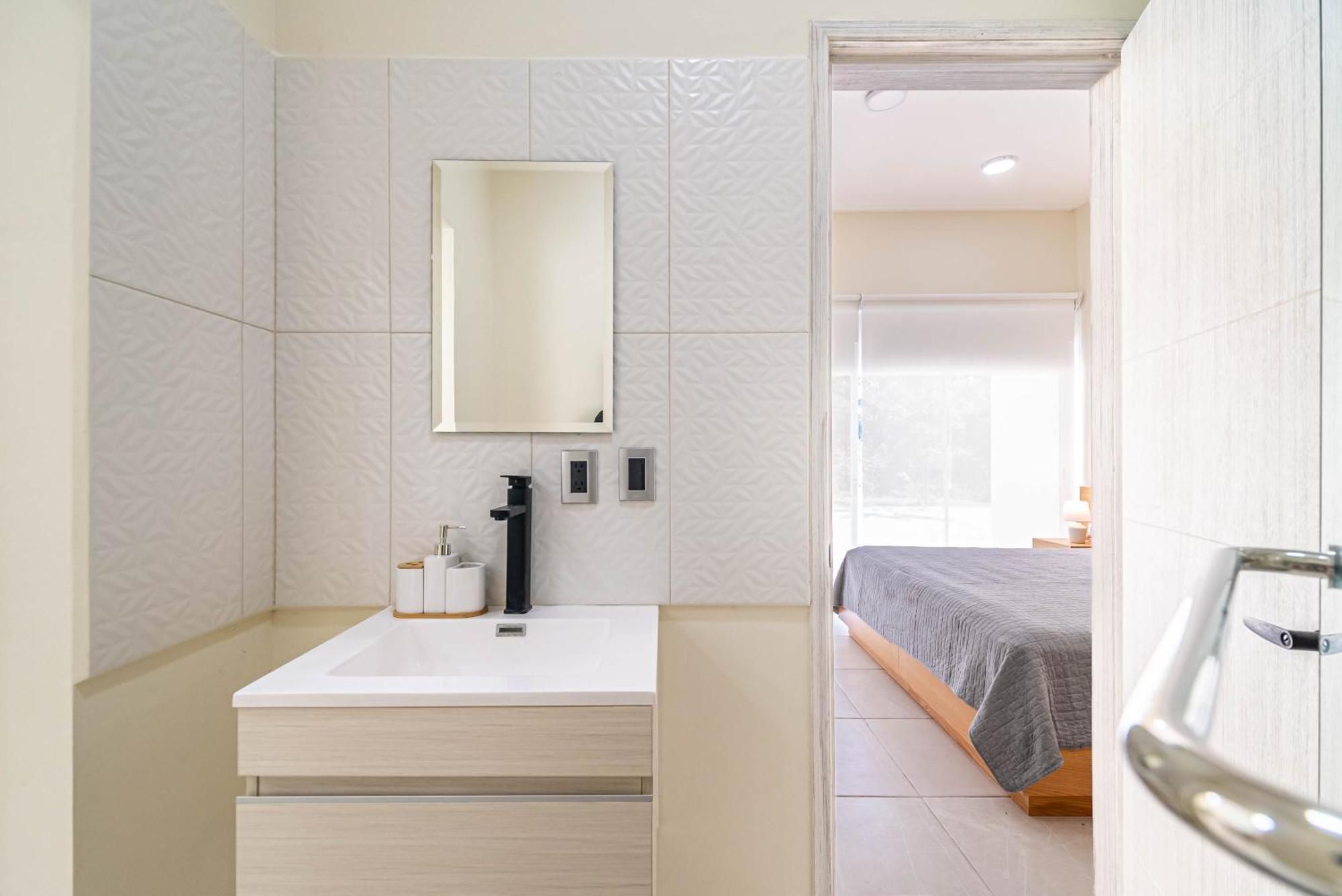 2 Bd With Balcony, Rooftop Pool, Hot Tub, Gym Vakantiehuis
