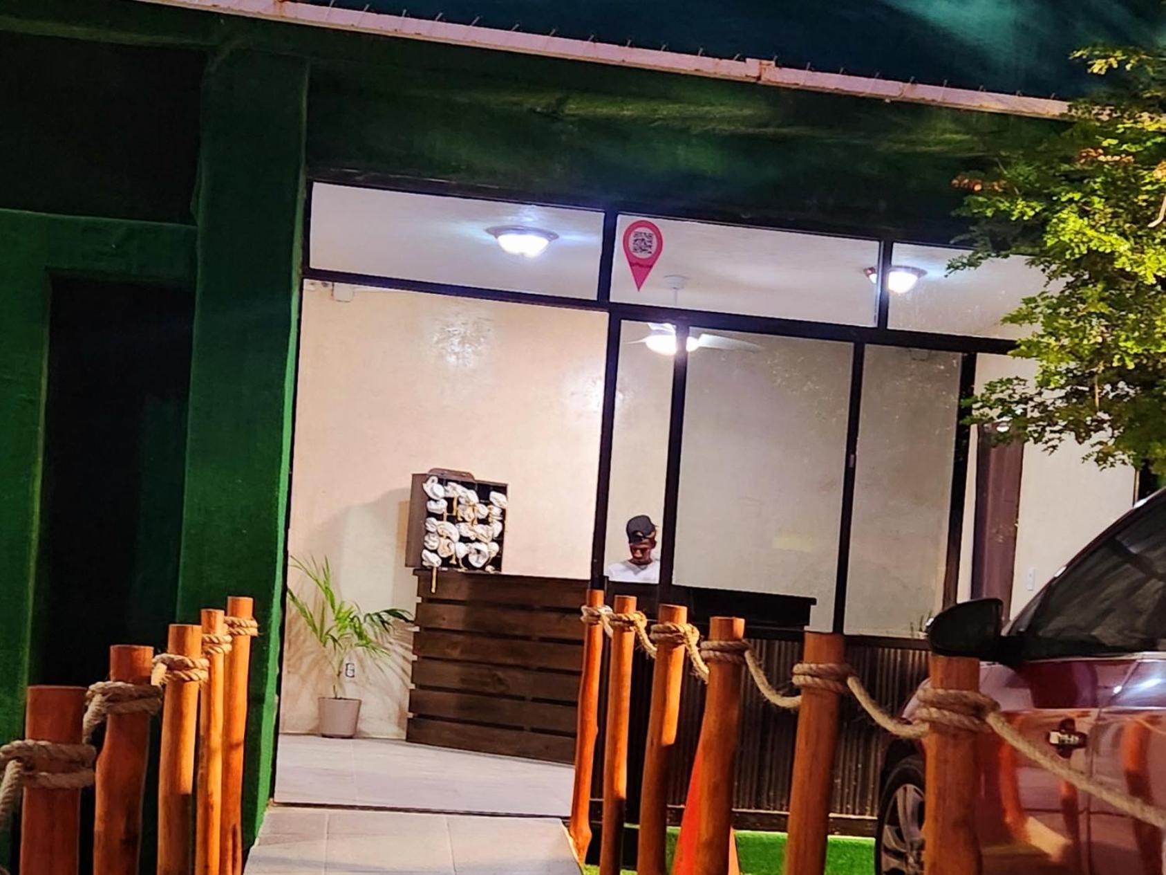 Hotel D'maro *