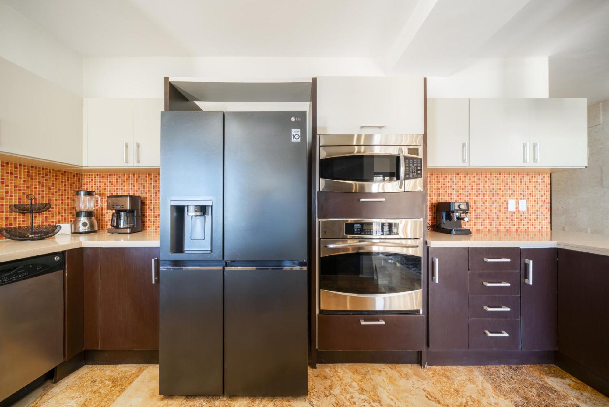 Luxury Beachfront With 3 Bedrooms & Ocean View - El Faro Residences - Reef 301 Appartement