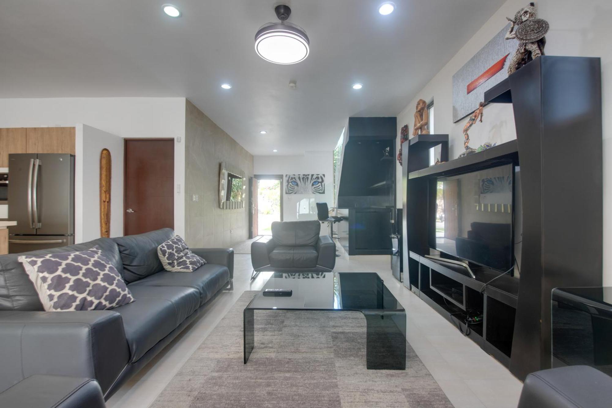 Holiday home Luxe With Pool - Walk To *