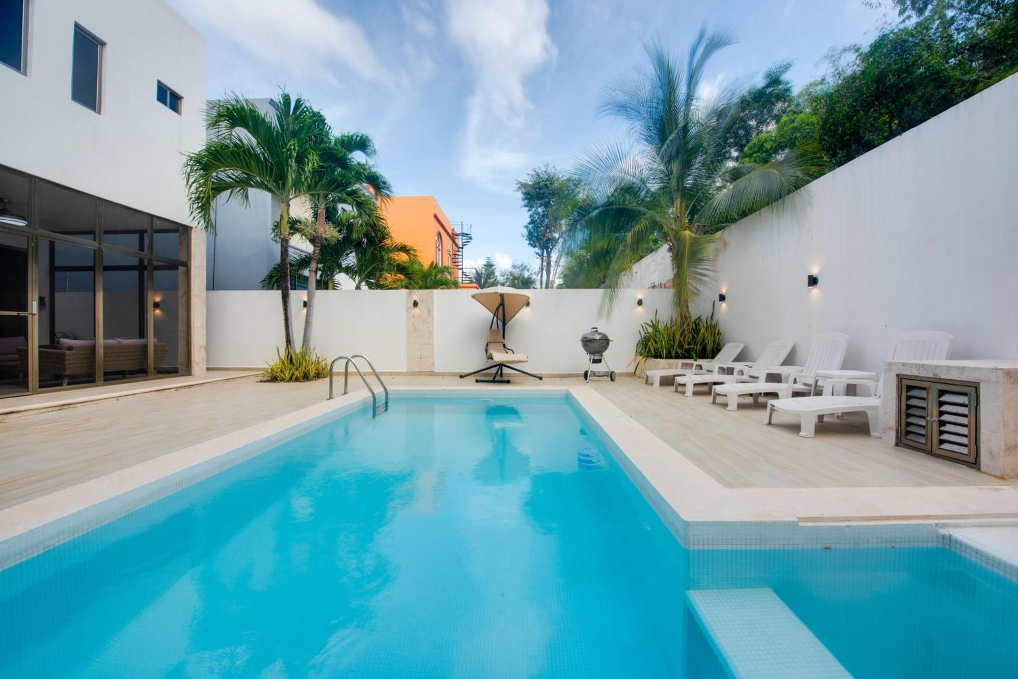 Holiday home Luxe With Pool - Walk To