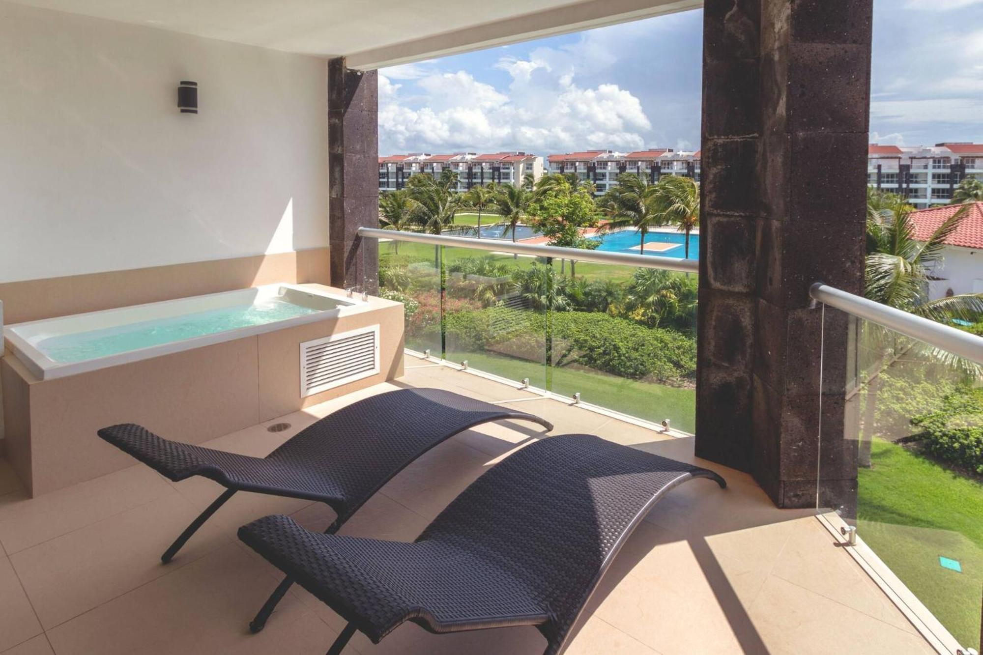 Luxury 3 Bedroom - Beachfront Complex At Mareazul - Buena Vida *