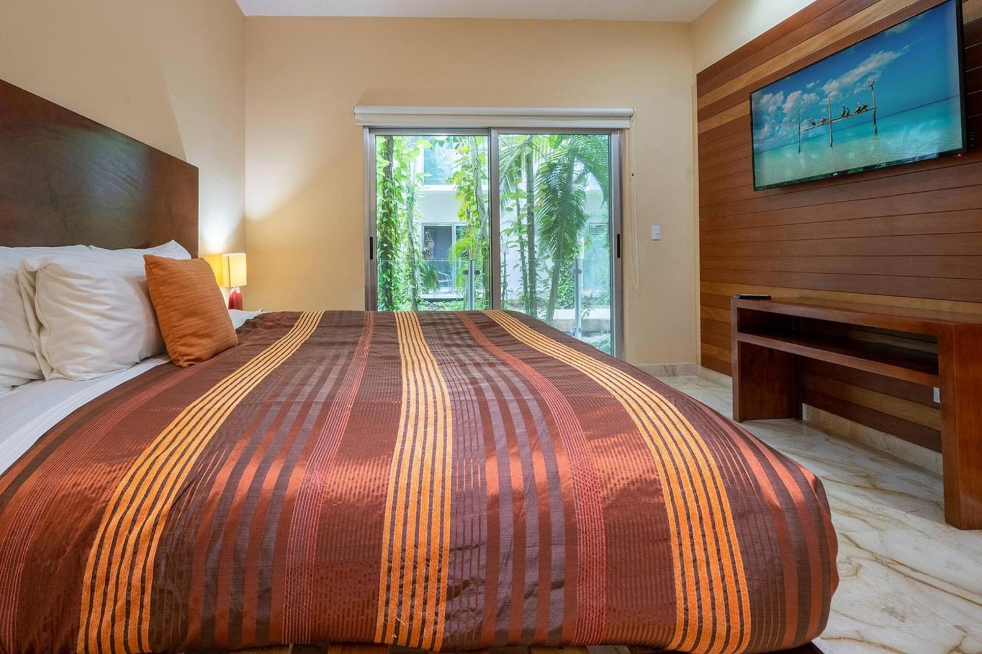 Beachside With 2 Bedroom Rooftop, Pool - At Casa Del Mar, Clara Holiday home *