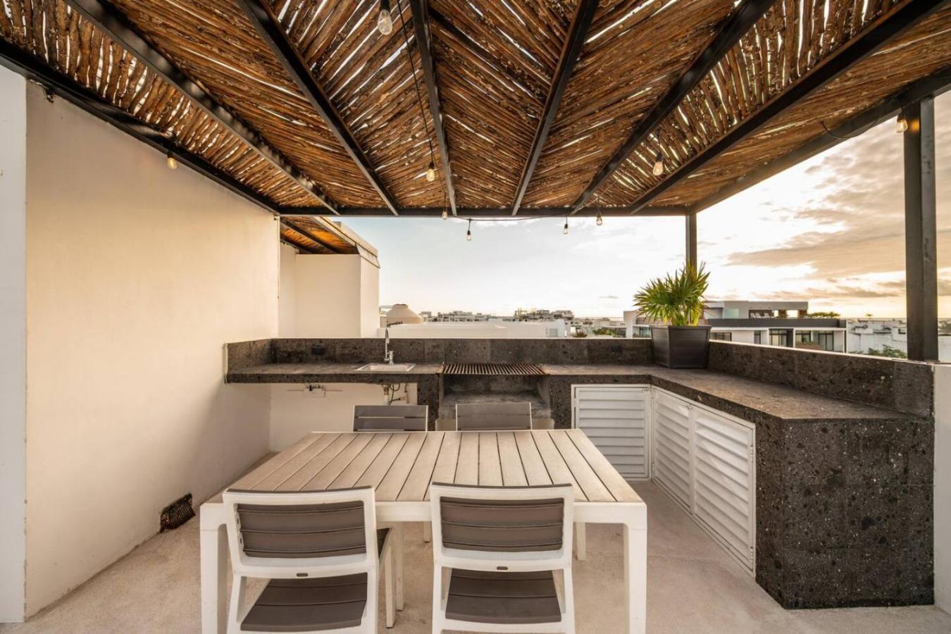 Vakantiehuis Stylish W Rooftop Pool Walk To 5th *