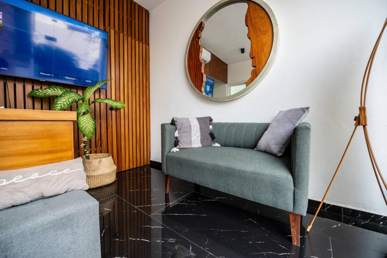Vakantiehuis Stylish W Rooftop Pool Walk To 5th