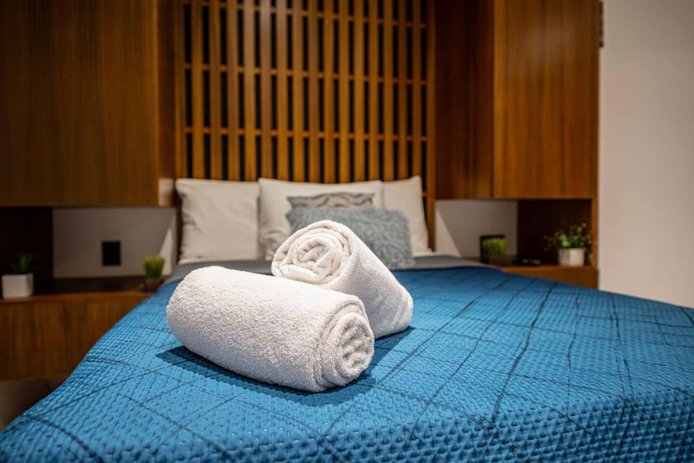 Stylish W Rooftop Pool Walk To 5th * Playa del Carmen