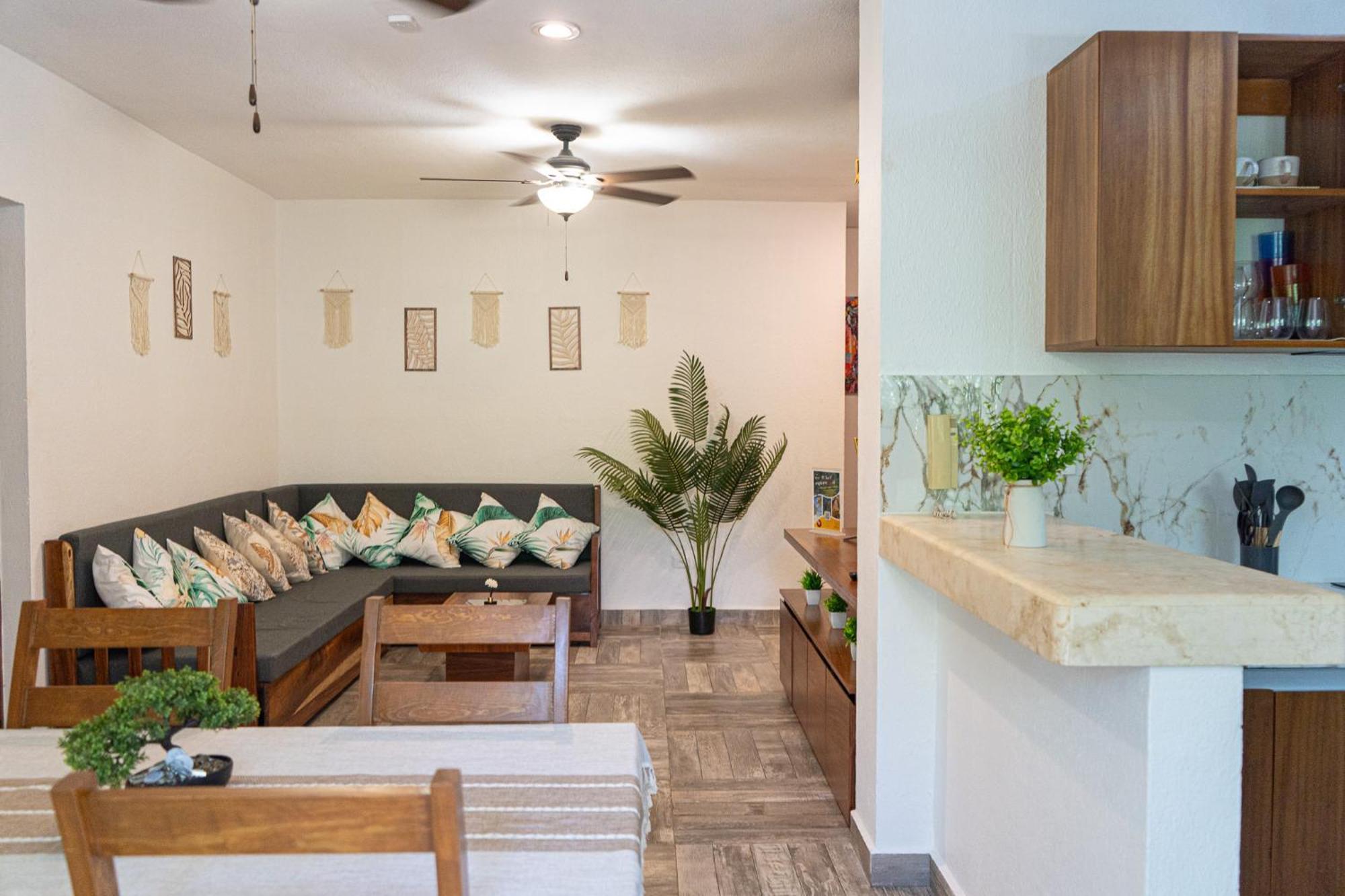 Modern 2br Apt-3 Baths-pool-wi-fi-steps To Playa del Carmen
