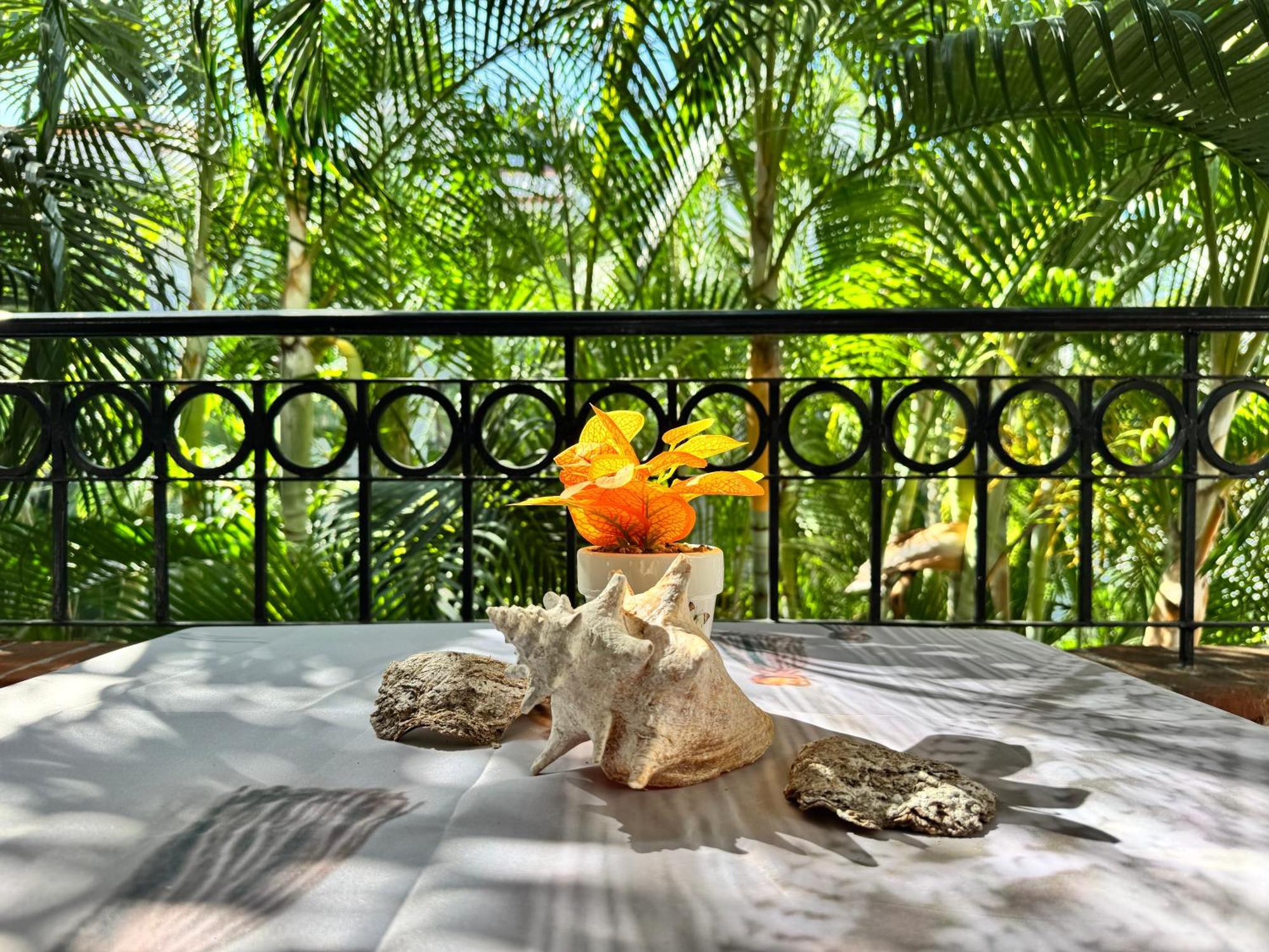 Modern 2br Apt-3 Baths-pool-wi-fi-steps To Playa del Carmen