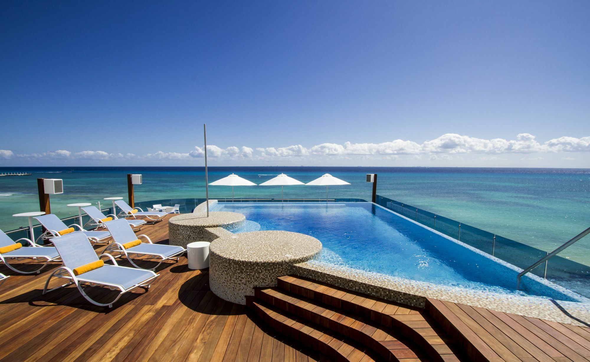 We Uniq El Carmen Adults Only Hotel