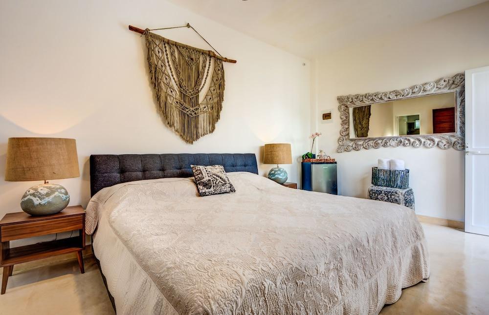 Hotel Nomad Deluxe 3*