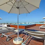 Luxury Apartment Steps From 5Th Av Rooftop Pool By Yeah