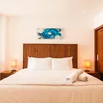 Kuxtal 3 Bedroom Downtown Apartment By Casago