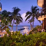 El Taj Oceanfront And Beachside Condo Hotel