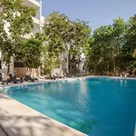 Modern Condo Wifi 200Mb, 2 Gyms, 6Pools, Balcony