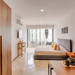Adorable Rooftop Pool, Reliable Wifi, Near 5Th Ave