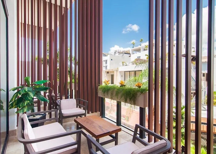 Kuxtal 3 Bedroom Downtown Apartment By Casago