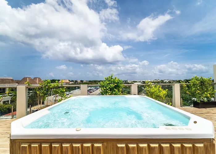 3 Bd Suite With Balcony, Gym, Rooftop Pool, Hot Tub