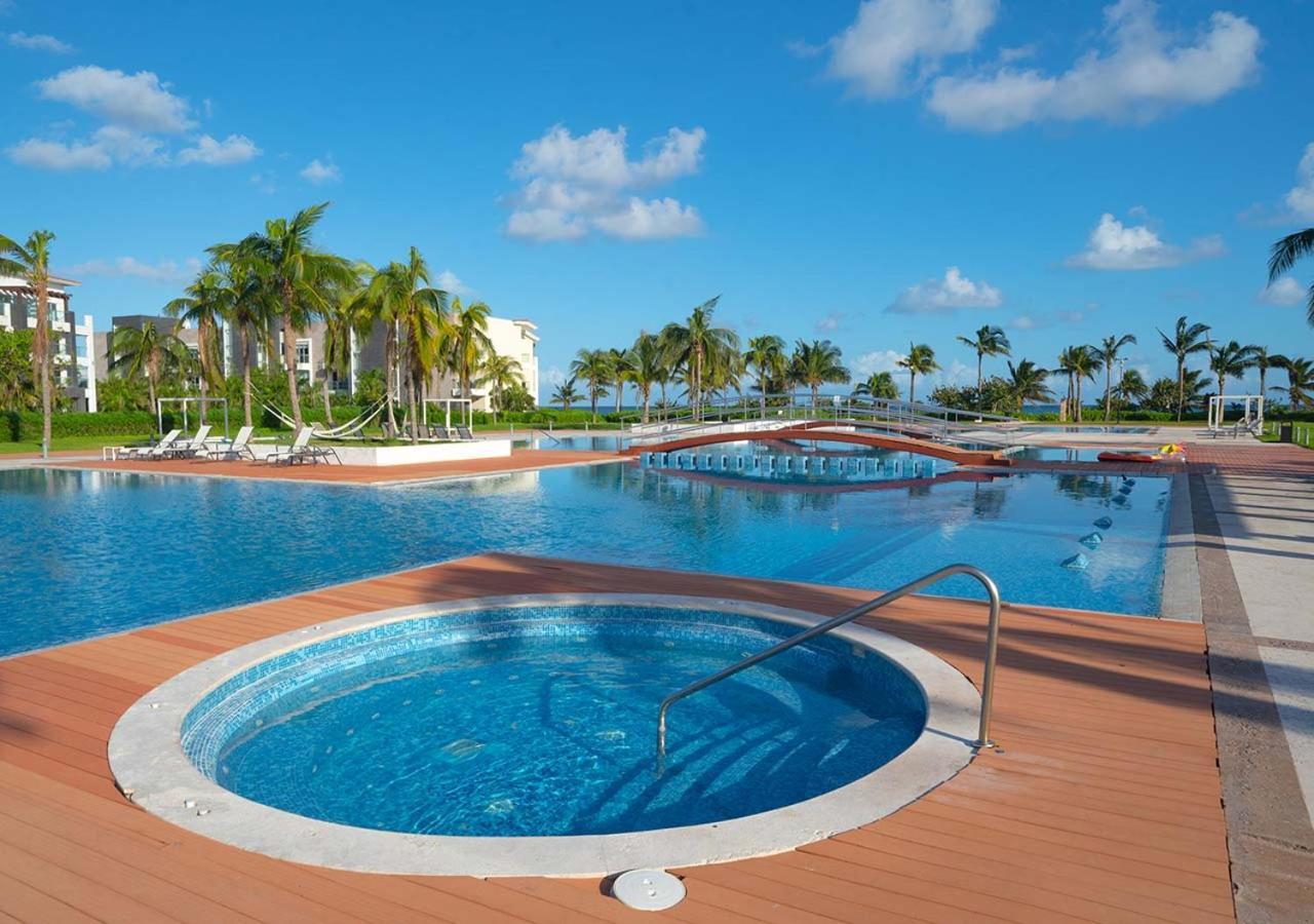Beachfront With Jacuzzi, 3 Bedroom & Pool - At Mareazul Corazon *