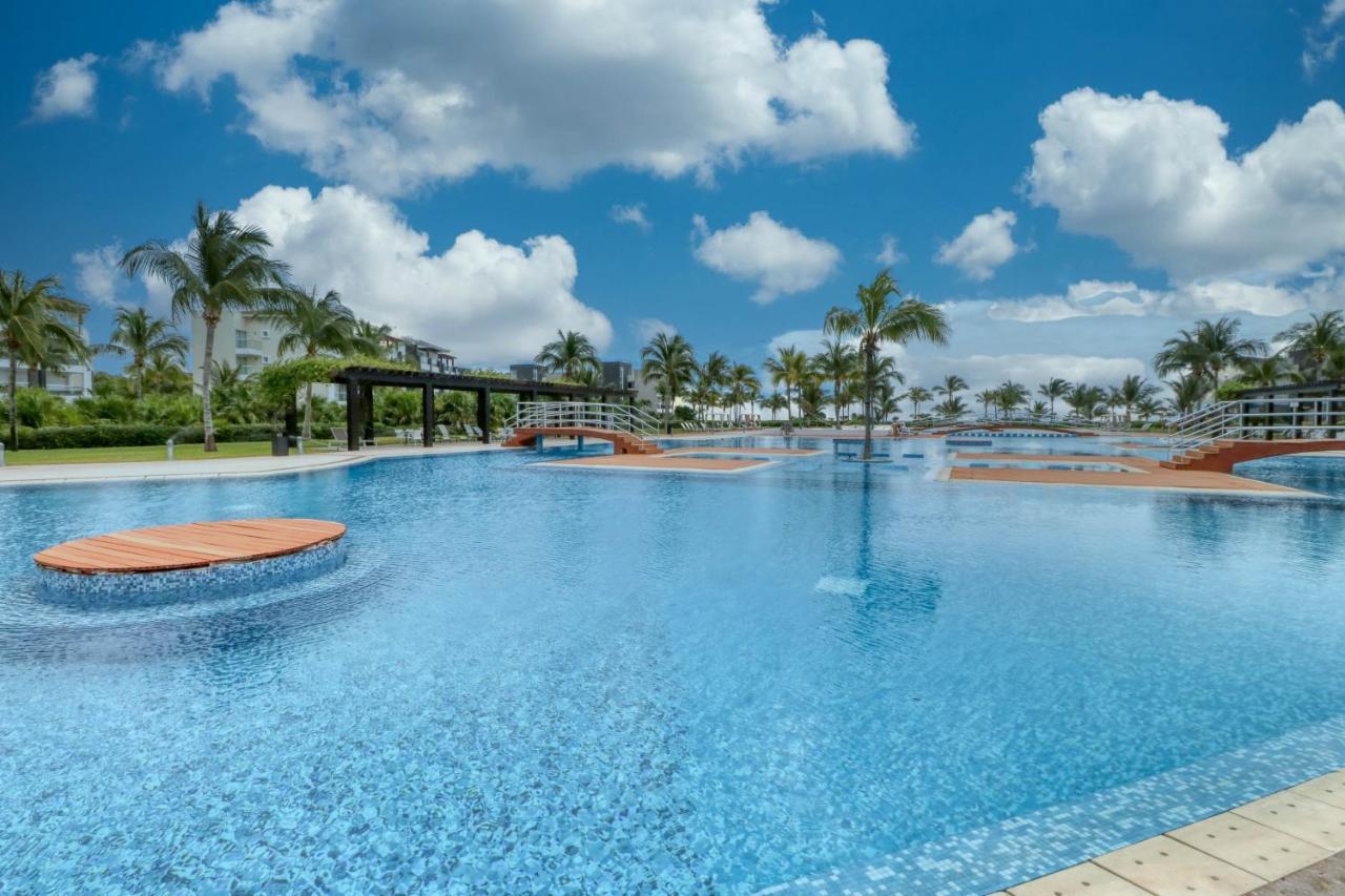Hakuna Matata 725n At Mareazul Beachfront Apartment