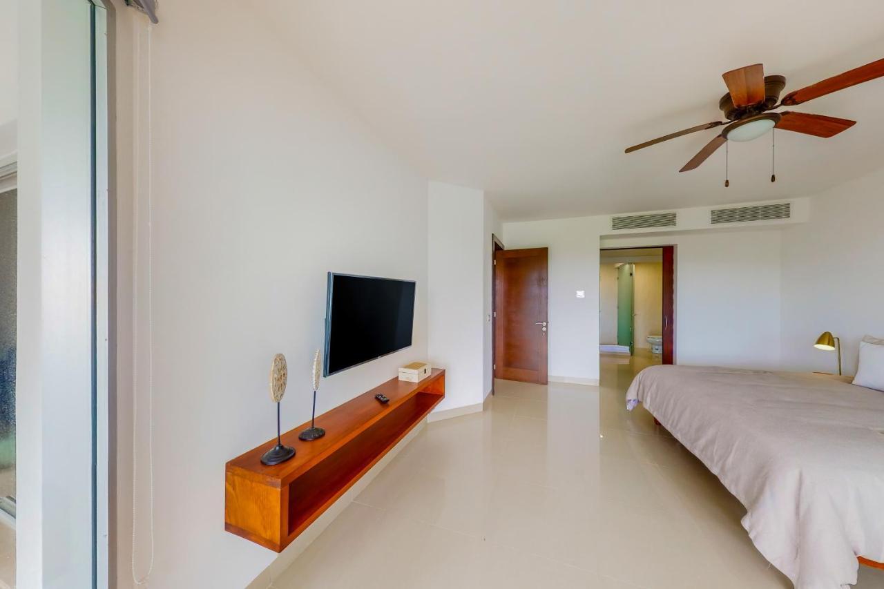 Hakuna Matata 725n At Mareazul Beachfront Apartment