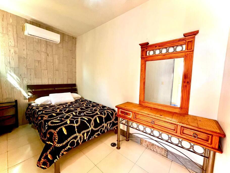 Cenote Penthouse Terraza & Jacuzzi Panoramicos, Muy Amplio, 2 Pisos Tu Uso Personal Y Exclusivo, 3 Recamaras, Excelente Ubicacion, La Playa Y La Quinta Av Caminando A 10 Minutos, Cerca De Restaurantes, Bares, Bancos, Nomadas Digitales 150 Mbps Playa del Carmen