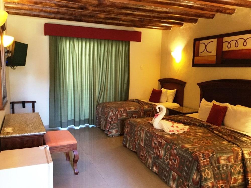El Campanario 3*
