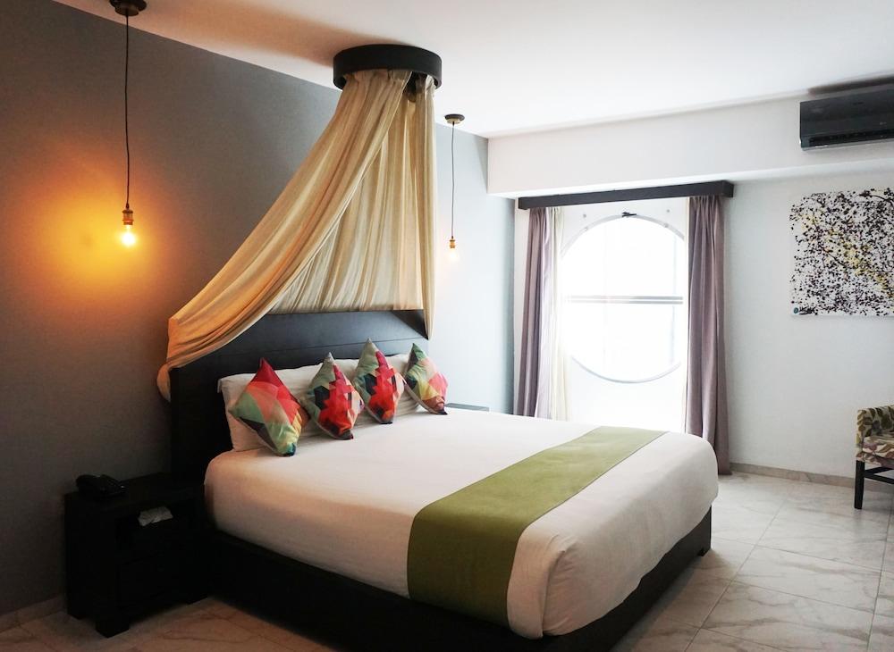 Soho Playa Hotel